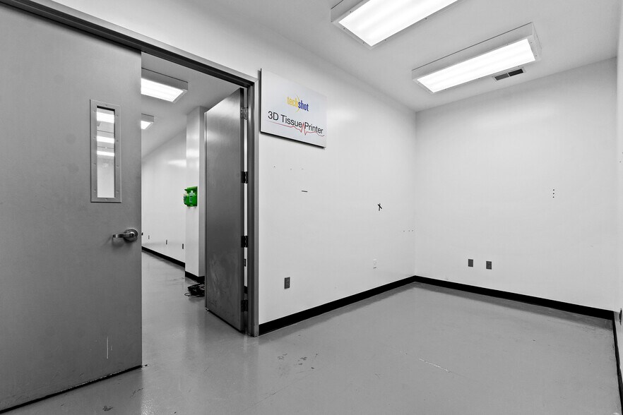 More Photos Of 7200 US-150, Greenville Office For Sale