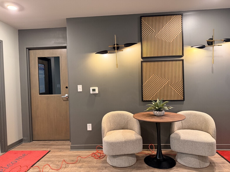 More Photos Of 4-20 W Main St, Danville Storefront Retail Office For Lease