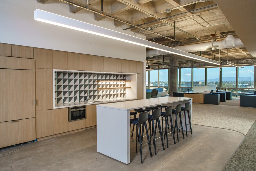 More Photos Of 15000 Aviation Blvd, Hawthorne Office For Lease