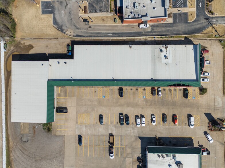 More Photos Of 2213-2217 Fayetteville Rd, Van Buren Storefront For Lease