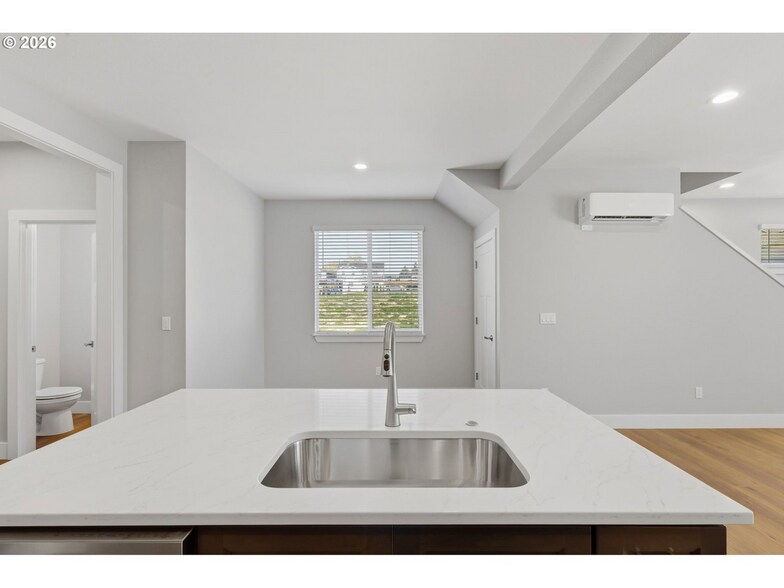 More Photos Of 4011 SW Royal Ave, Gresham Specialty For Sale