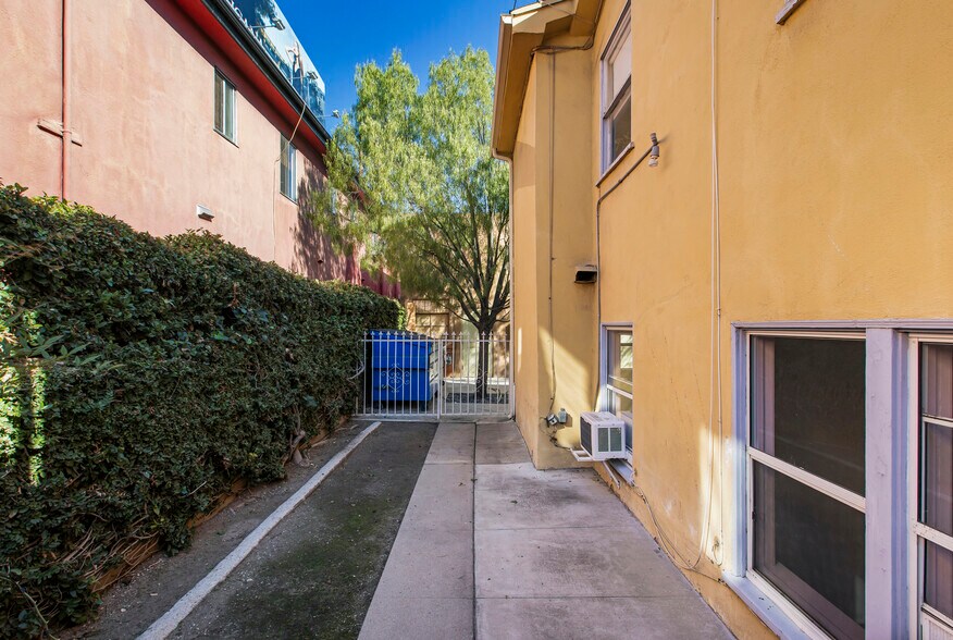 More Photos Of 1933 Hillhurst Ave, Los Angeles Office For Lease