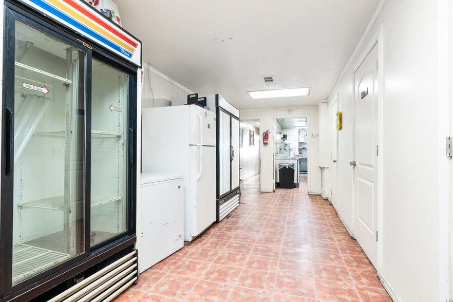 More Photos Of 140 W Main St, Itasca Restaurant For Sale