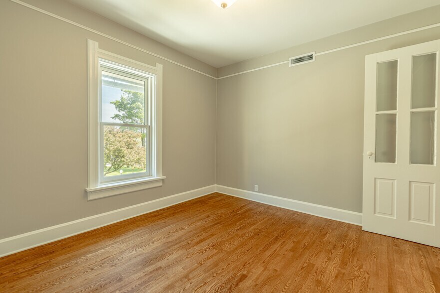 More Photos Of 1303 11th St, Monroe Storefront Retail Office For Lease