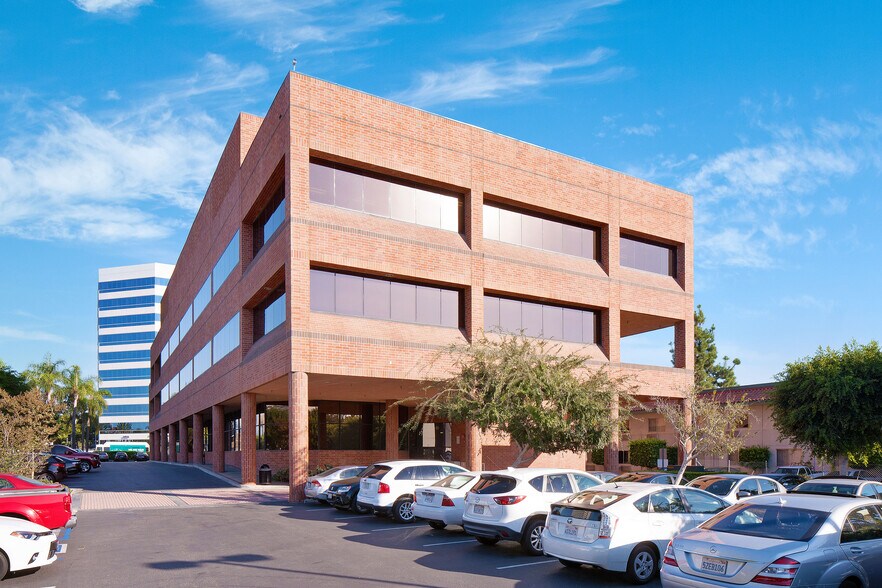 More Photos Of 2670 N Main St, Santa Ana Office For Sale