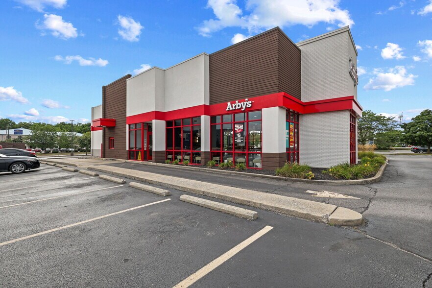 More Photos Of 6007 Gateway Dr, Plainfield Fast Food For Sale
