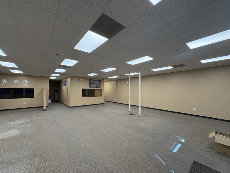 More Photos Of 7318 S Revere Pky, Englewood Flex For Sale