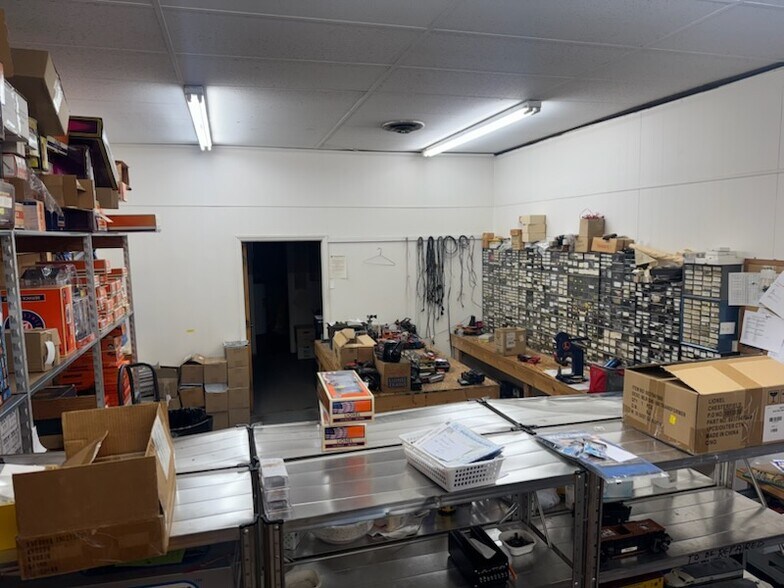 More Photos Of 7547 Williamson Rd, Hollins Storefront For Lease