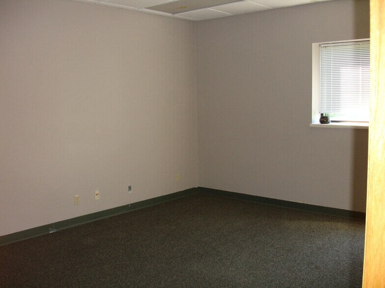 More Photos Of 1461 State Road 16, La Crosse Office For Lease