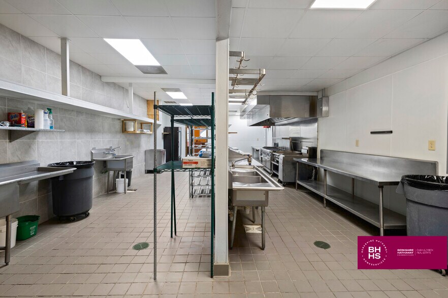 More Photos Of 958 E Main St, Liberty Restaurant For Sale