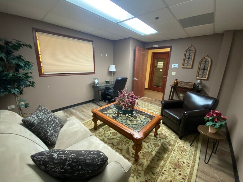 More Photos Of 123 W Washington St, Oswego Office For Lease