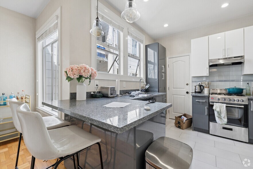 More Photos Of 3324 Broderick St, San Francisco Apartments For Sale