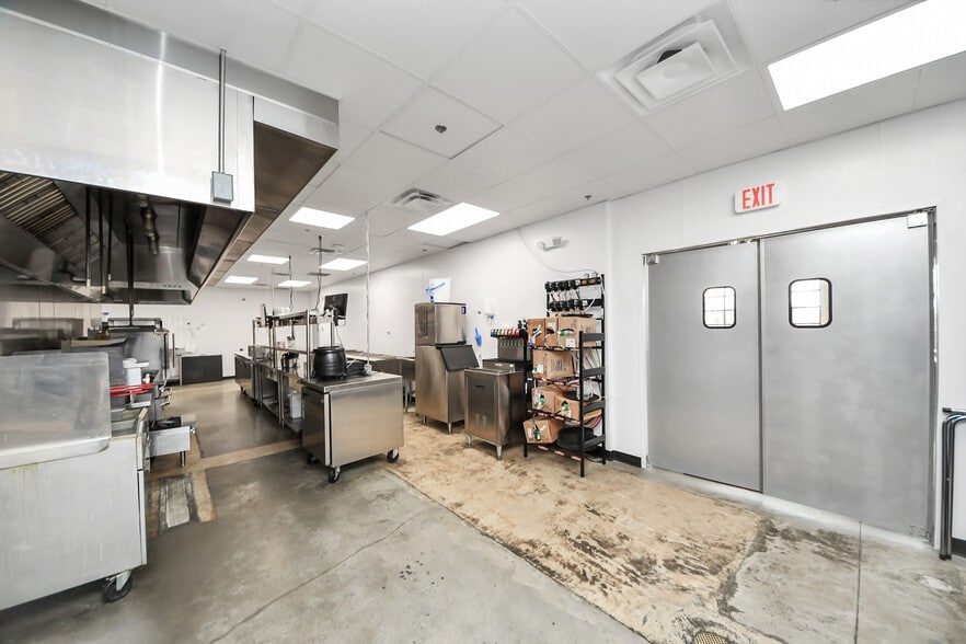 More Photos Of 30625 Kingsland Blvd, Brookshire Storefront For Sale
