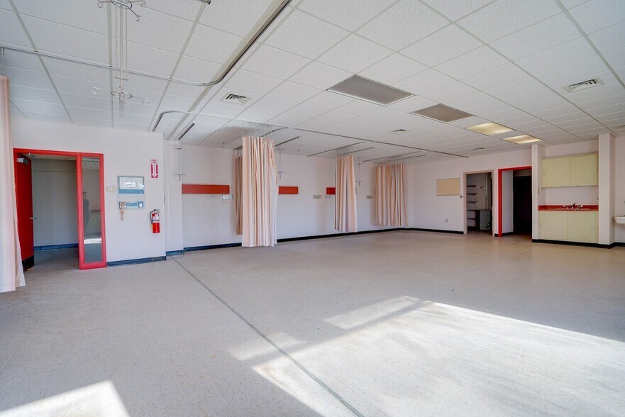 More Photos Of 275 Portsmouth Ave, Stratham Light Manufacturing For Sale