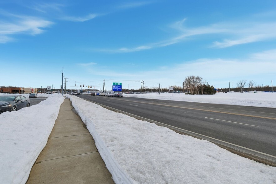 More Photos Of 2 Foxwood Dr, Windsor Locks Medical For Sale