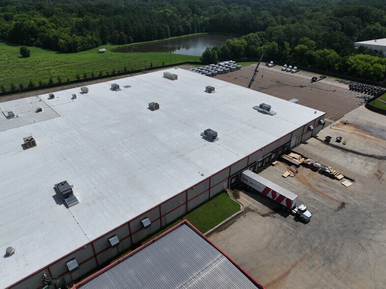 More Photos Of 190 NW Industrial Pky, Jackson Manufacturing For Sale