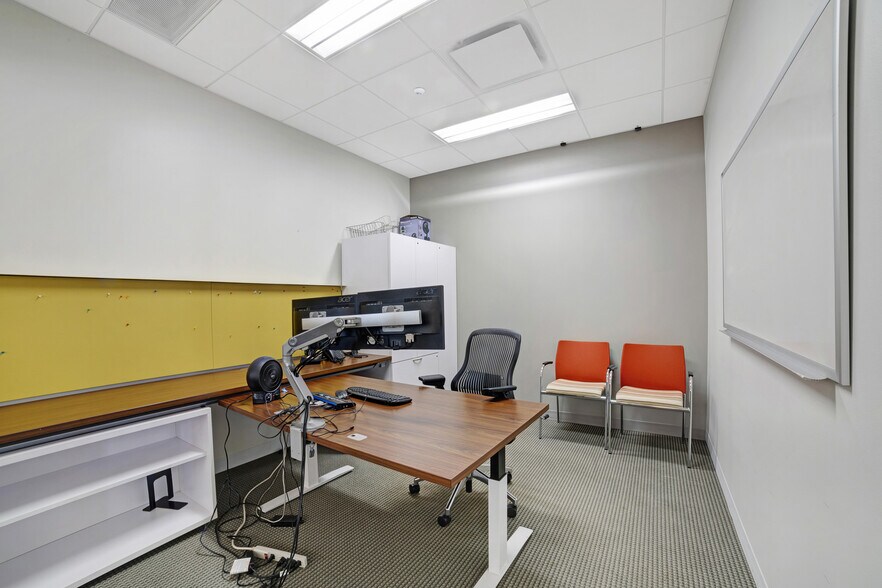More Photos Of 560-566 W Lake St, Chicago Loft Creative Space For Lease