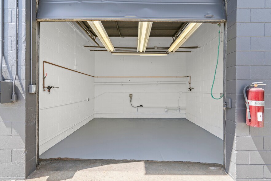 More Photos Of 916 Center St, San Carlos Warehouse For Sale