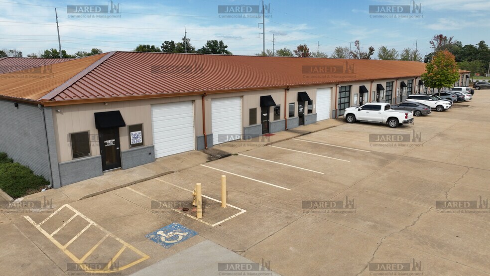 More Photos Of 1400 SW Susana St, Bentonville Unknown For Lease