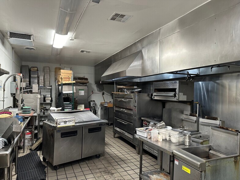More Photos Of 141-143 N La Brea Ave, Los Angeles Restaurant For Sale
