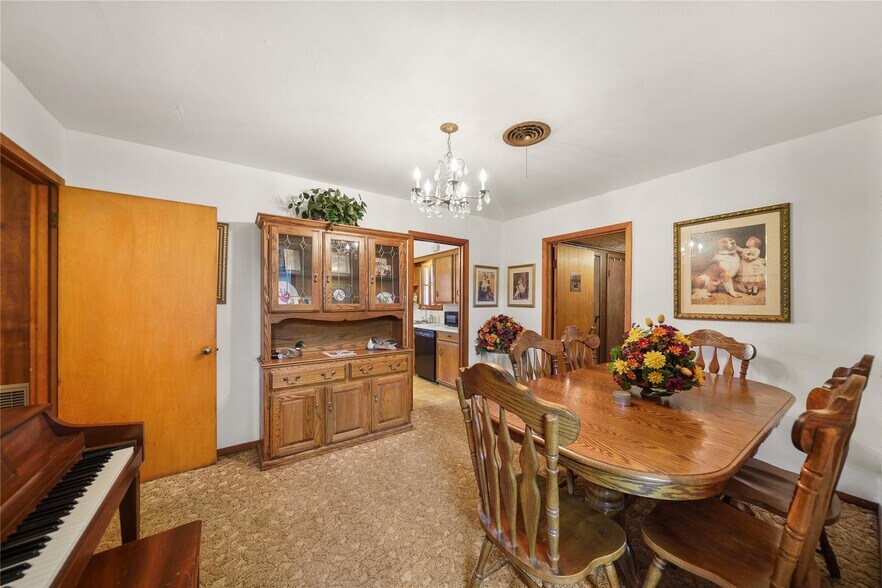 More Photos Of 1605 E Main St, Eagle Lake Specialty For Sale