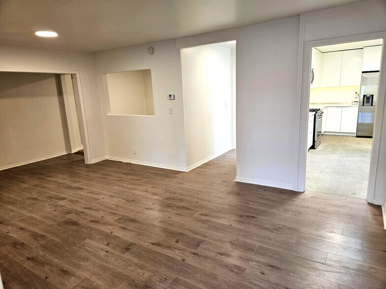 More Photos Of 4531 Van Nuys Blvd, Sherman Oaks Storefront Retail Residential For Sale