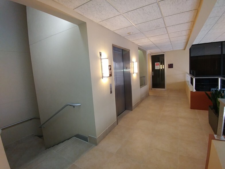 More Photos Of 1520 Royal Palm Square Blvd, Fort Myers Office For Lease