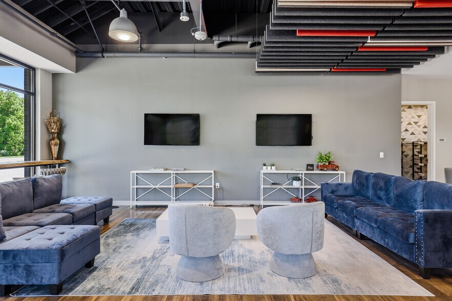 More Photos Of 1010 Enclave Blvd, Edwardsville Apartments For Sale