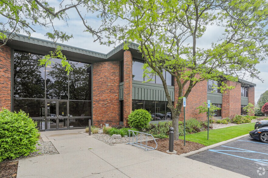 More Photos Of 3040 Charlevoix Dr SE, Grand Rapids Office For Lease