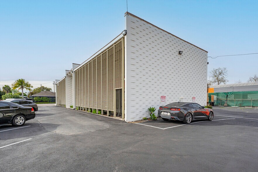 More Photos Of 3646 Long Beach Blvd, Long Beach Loft Creative Space For Lease