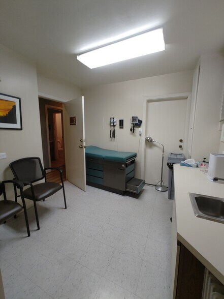 More Photos Of 1842 Noriega St, San Francisco Storefront Retail Office For Lease