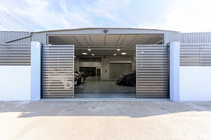 More Photos Of 11635-11637 Tuxford St, Sun Valley Warehouse For Sale