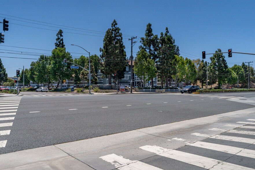 More Photos Of 2900 Bristol St, Costa Mesa Office For Sale