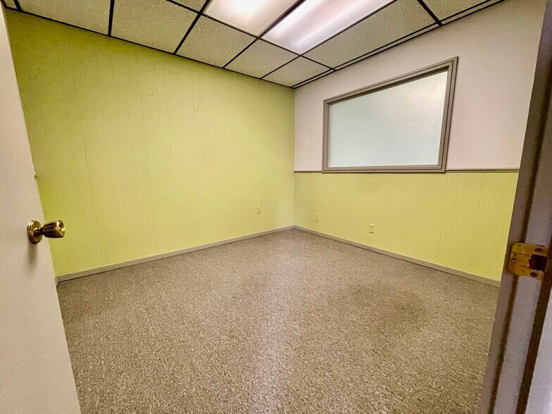 More Photos Of 317 W Cherokee Ave, Enid Flex For Lease