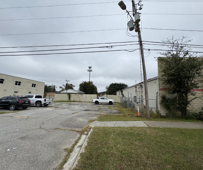 More Photos Of 4767 Rivers Ave, Charleston Warehouse For Lease