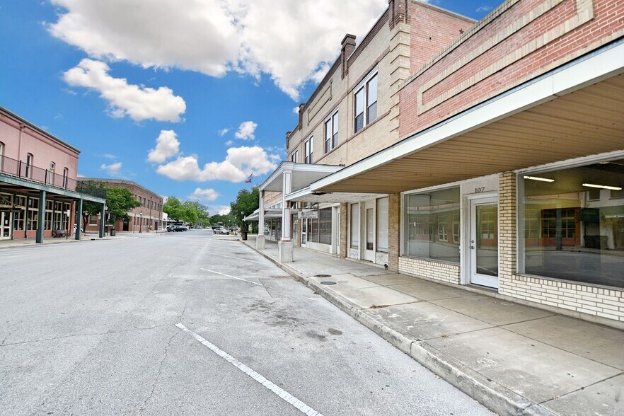 More Photos Of 200 E Court St, Seguin General Retail For Sale