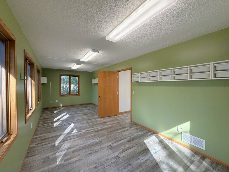 More Photos Of 14387 Edgewood Dr, Baxter Office For Lease