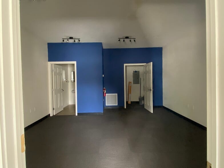 More Photos Of 206 S US-27, Lady Lake Office For Lease