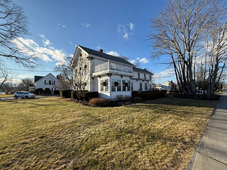 More Photos Of 336 South St, Hyannis Office For Sale