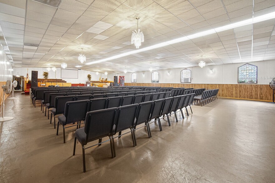 More Photos Of 4727 S Wabash Ave, Chicago Religious Facility For Sale