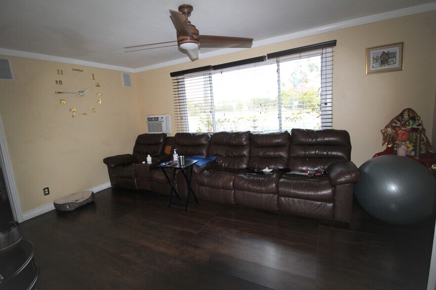 More Photos Of 7330 4th St N, Saint Petersburg Hotel For Sale