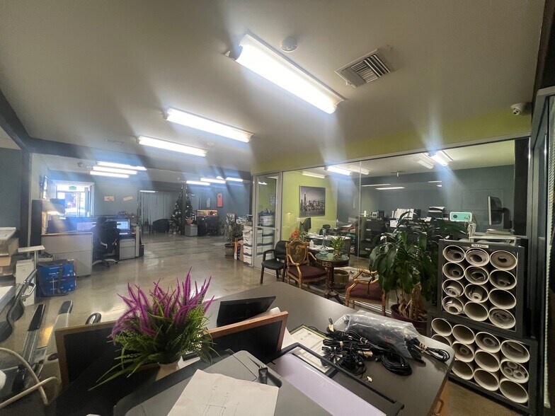 More Photos Of 709-711 W Ivy St, Glendale Warehouse For Lease