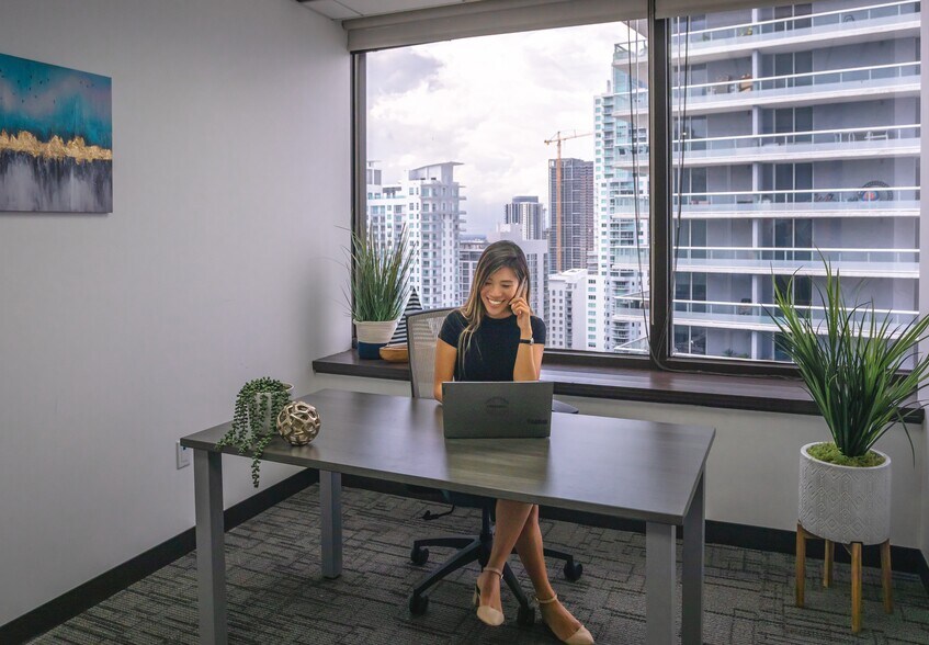 More Photos Of 2 S Biscayne Blvd, Miami Office Residential For Lease