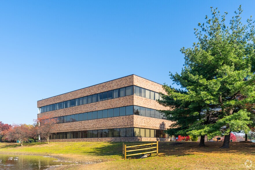 More Photos Of 1495 Valley Center Pky, Bethlehem Office For Lease