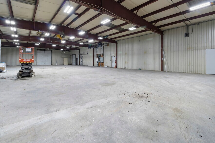 More Photos Of 1091 Kentucky Ave, Indianapolis Warehouse For Lease