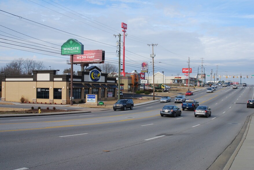 More Photos Of 7308 Shallowford Rd, Chattanooga Storefront Retail Office For Lease