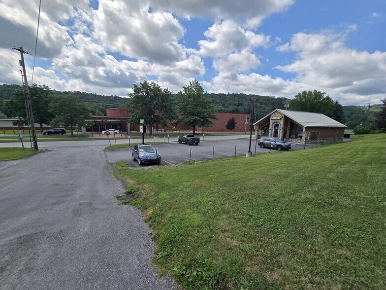 More Photos Of 945 Broad St, New Bethlehem Restaurant For Sale