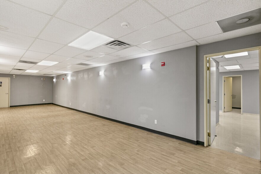 More Photos Of 872 E Sahara Ave, Las Vegas Medical For Lease