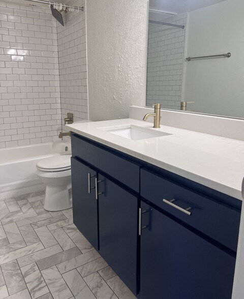 More Photos Of 2211 S Vernon Ave, Dallas Apartments For Sale