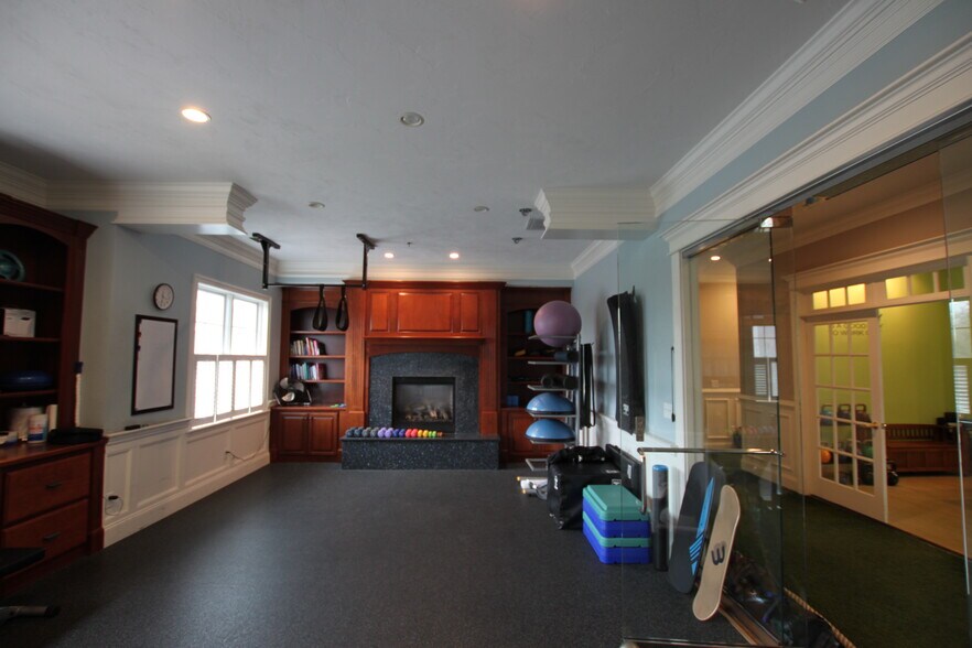 More Photos Of 307 Grafton St, Shrewsbury Office For Lease